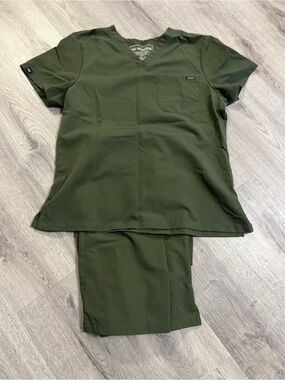 MedGear Scrub Top and Flare Scrub bottoms L